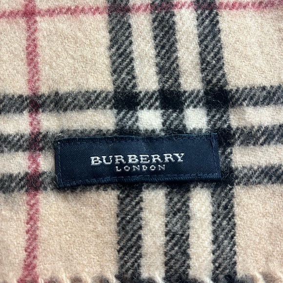 BURBERRY LAP BLANKET - Picture 4 of 6